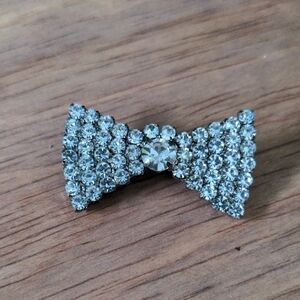 Sparkling Bow Brooch